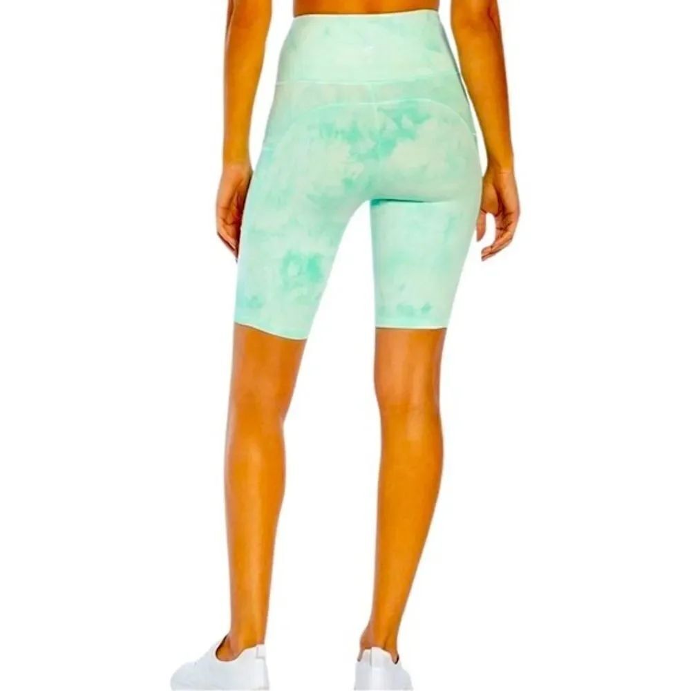 Marika Bambie High Rise Bermuda Short Ocean Wave Tie Dye Size Small NWT